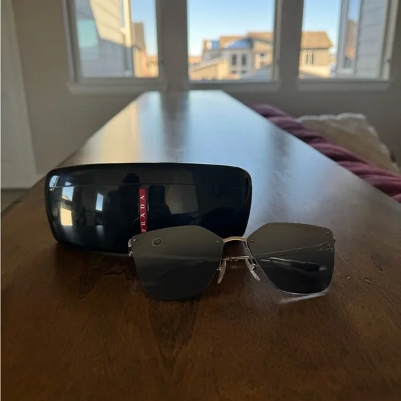 Prada PR 68TS Catwalk polarized sunglasses | New with case - Picture 3 of 7